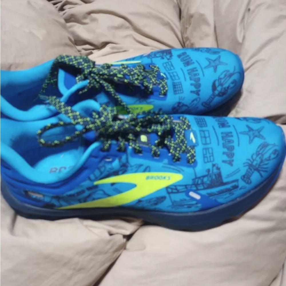 Brooks run happy blue shoes sz 7